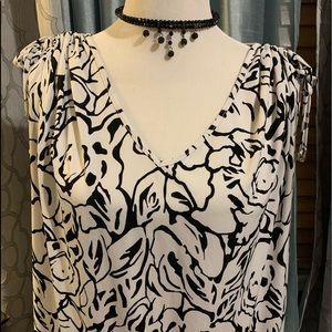 Top/no stains. Almost brand new.